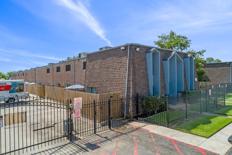 More Photos Of 3420 Federal Rd, Pasadena Apartments For Sale