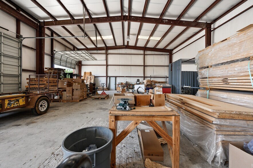 More Photos Of 165 Tecon Cv, Buda Warehouse For Lease