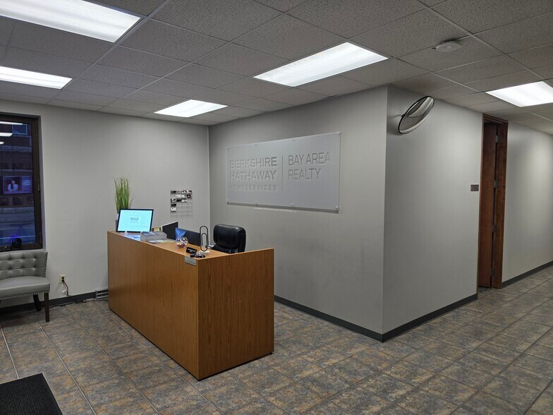 More Photos Of 317 W Walnut St, Green Bay Office For Lease