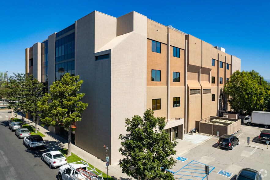 More Photos Of 12020 Chandler Blvd, North Hollywood Office For Lease