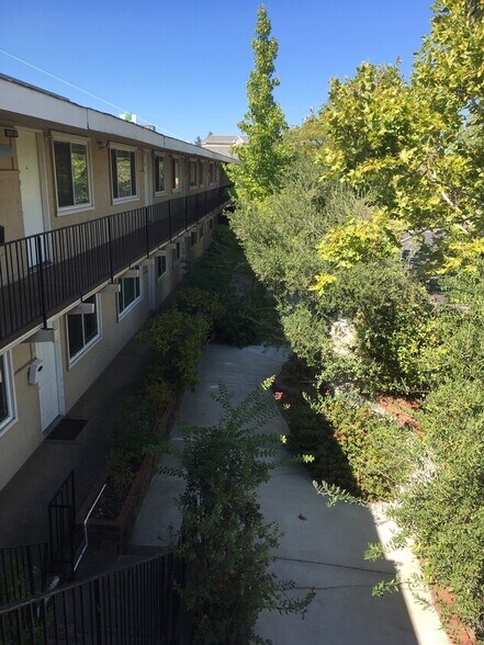Primary Photo Of 610-638 Azalea Ave, Redding Office For Lease