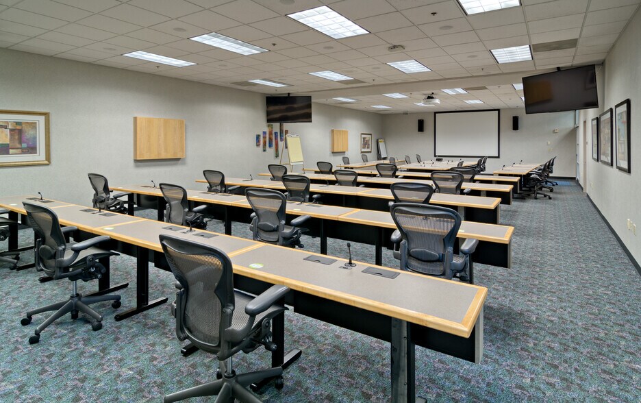 More Photos Of 1280 Disc Dr, Shakopee Manufacturing For Lease