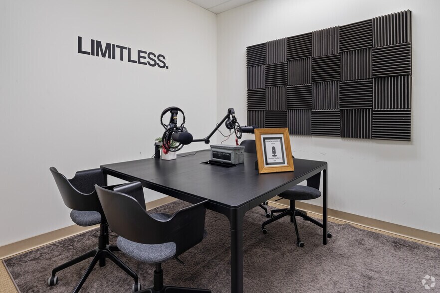 More Photos Of 2081 Columbiana Rd, Birmingham Coworking Space