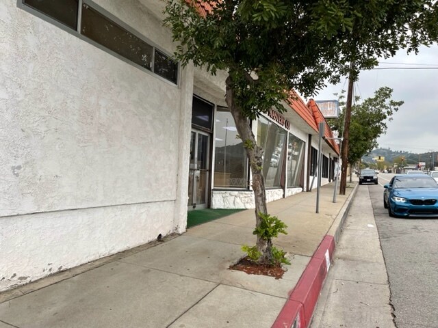 More Photos Of 7639 Foothill Blvd, Tujunga Storefront For Lease