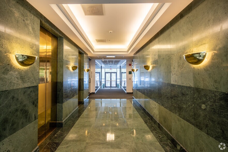 More Photos Of 1130 W Lake Cook Rd, Buffalo Grove Office For Lease