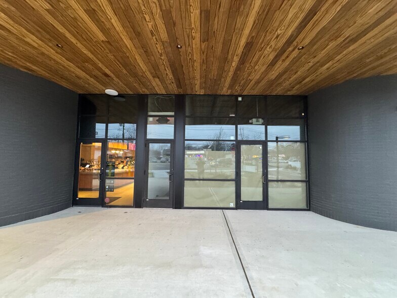 More Photos Of 718 Medford Ave, Patchogue Storefront For Lease