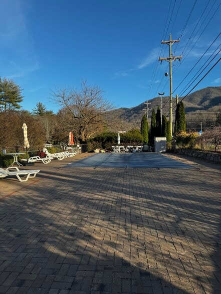 More Photos Of 2878 Soco Rd, Maggie Valley Hotel For Sale