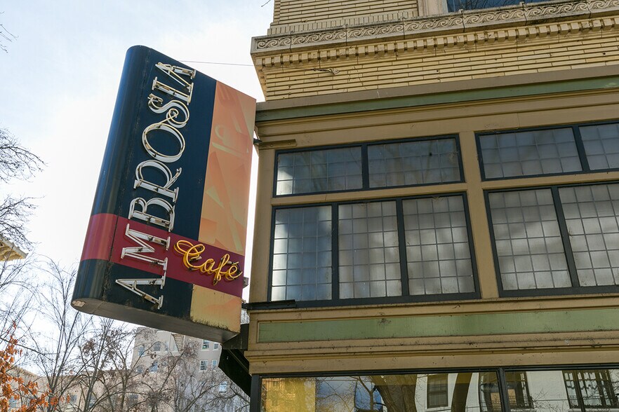 More Photos Of 1100-1106 11th St, Sacramento Office For Lease