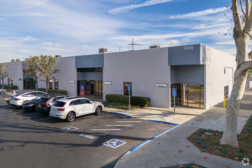 More Photos Of 3621 W MacArthur Blvd, Santa Ana Unknown For Lease