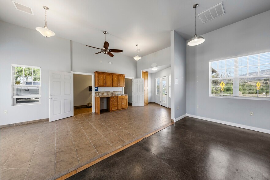More Photos Of 143 S Main St, Phoenix Office For Sale