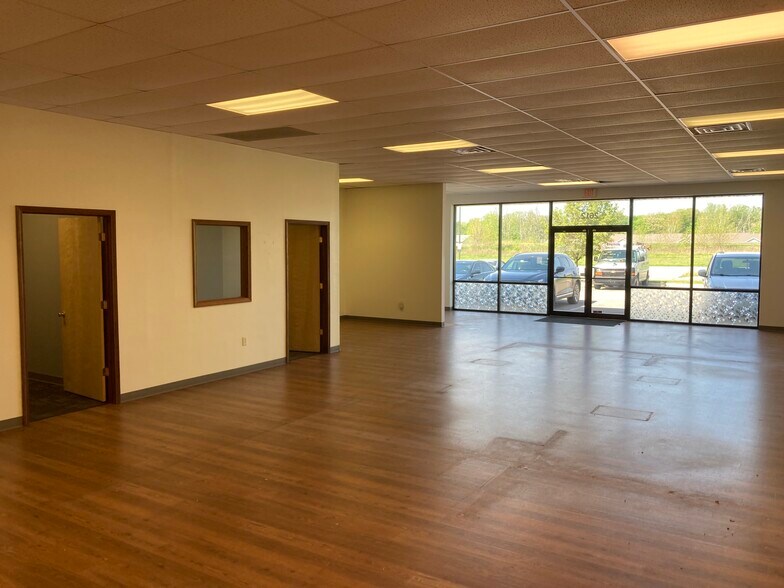 More Photos Of 2604-2616 Shelden St, Warsaw Unknown For Lease