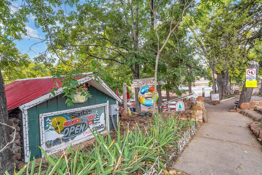 More Photos Of 140 E Lake Dr, Medicine Park Restaurant For Sale