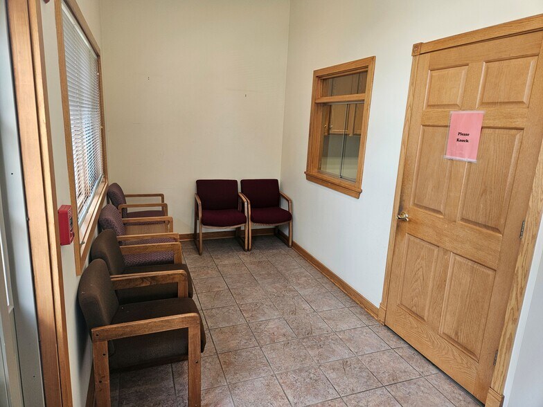 More Photos Of 6400 W College Dr, Palos Heights Medical For Lease