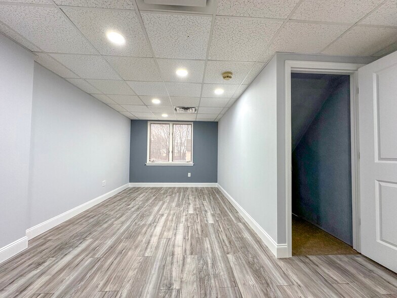 More Photos Of 406 E Pennsylvania Blvd, Feasterville Trevose Light Distribution For Lease