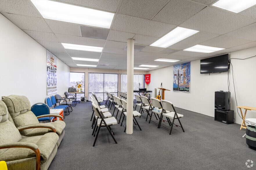 More Photos Of 6904-6920 Miramar Rd, San Diego Unknown For Lease