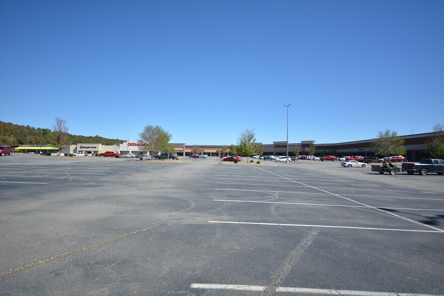 More Photos Of 201 Skyline Dr, Conway Unknown For Lease
