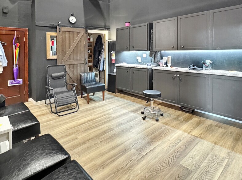 More Photos Of 206 Lafayette St, Washington General Retail For Sale
