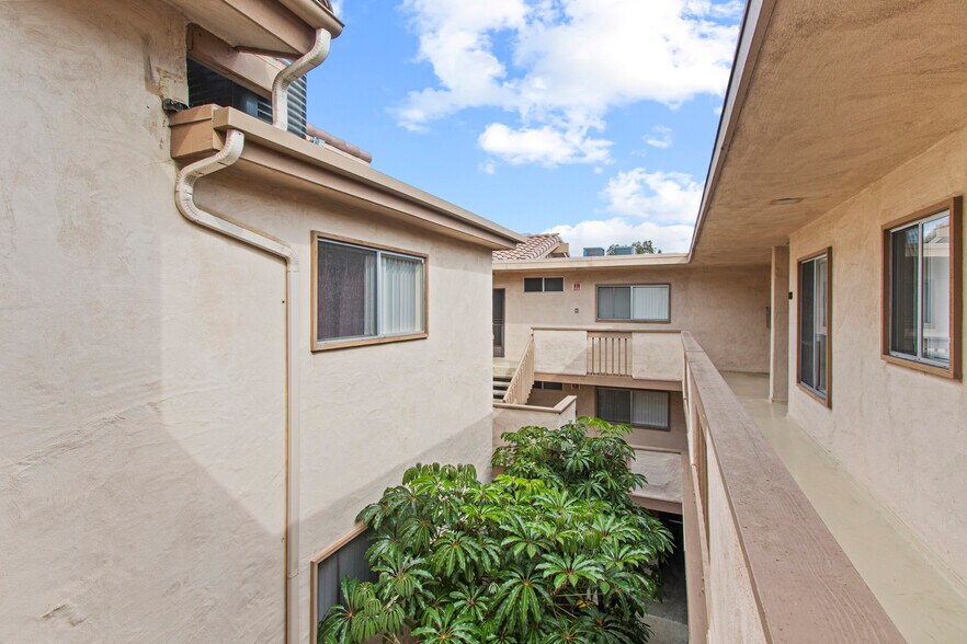 More Photos Of 4069 Goldfinch St, San Diego Apartments For Sale