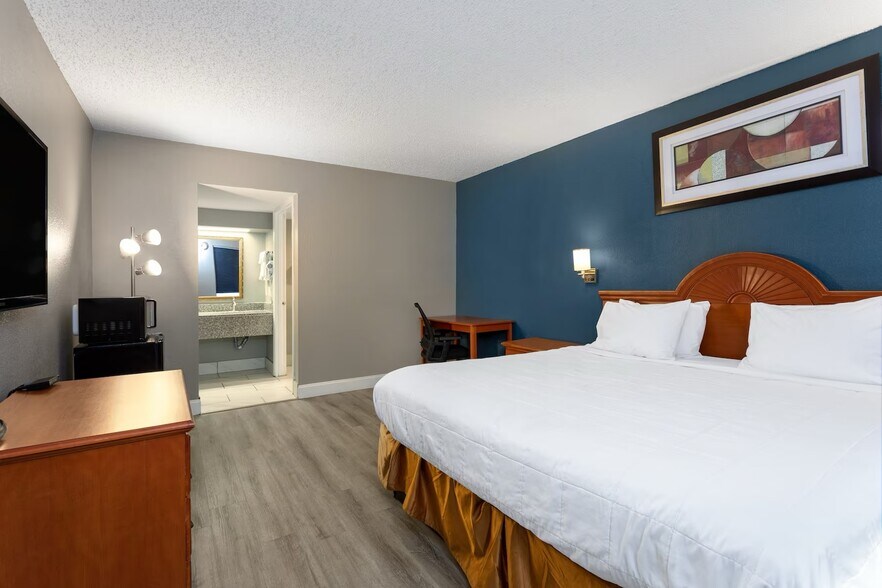 More Photos Of 2222 Highway 71, Marianna Hotel For Sale