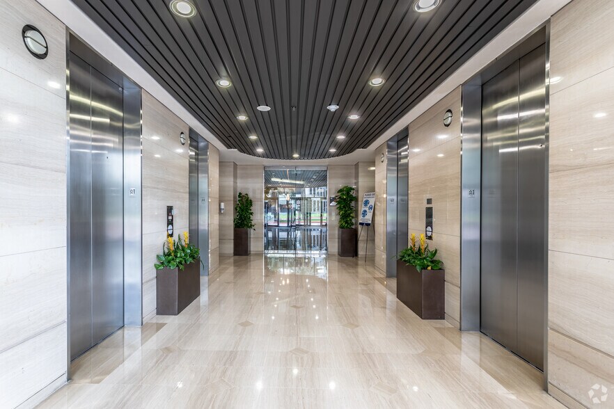 More Photos Of 10100 Reunion Pl, San Antonio Office For Sale