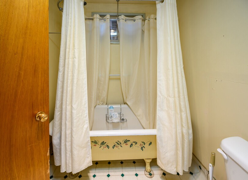 More Photos Of 109455 Highway 97 N, Chemult Hotel For Sale