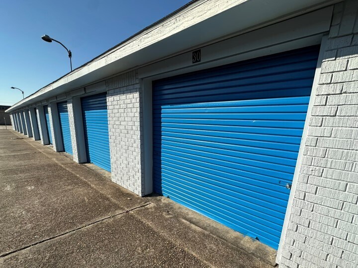 Primary Photo Of 6616 FM 2100 Rd, Crosby Specialty For Sale