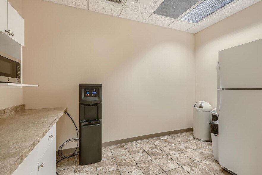 More Photos Of 108 S Wynstone Park Dr, North Barrington Office For Lease