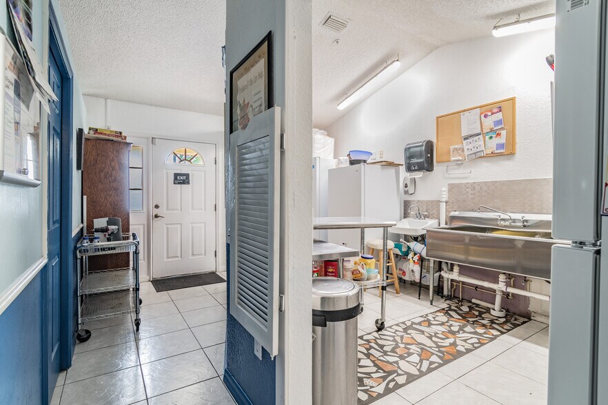 More Photos Of 4407 Millwood Rd, Spring Hill Assisted Living For Sale