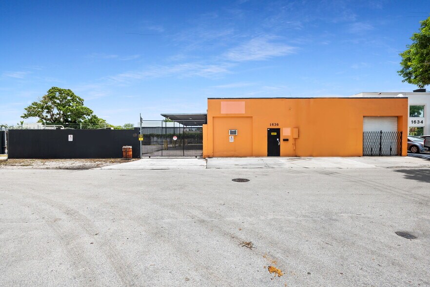 More Photos Of 1636 NE 12th Ter, Fort Lauderdale Manufacturing For Lease