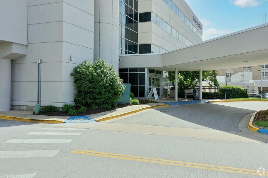 More Photos Of 400 First Capitol Dr, Saint Charles Medical For Lease