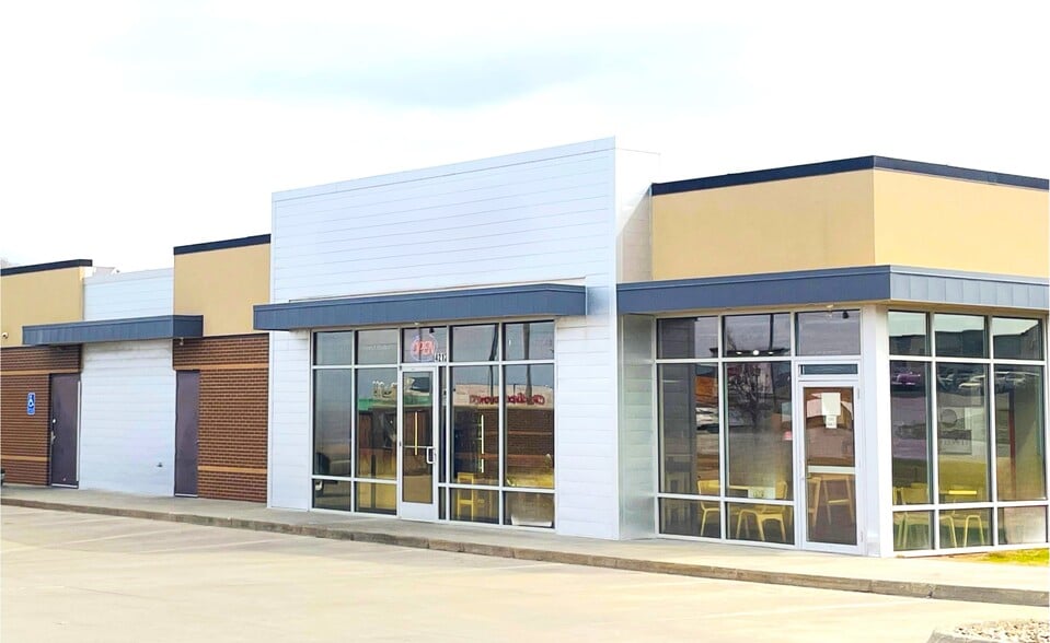 More Photos Of 4212 Merle Hay Rd, Des Moines General Retail For Sale