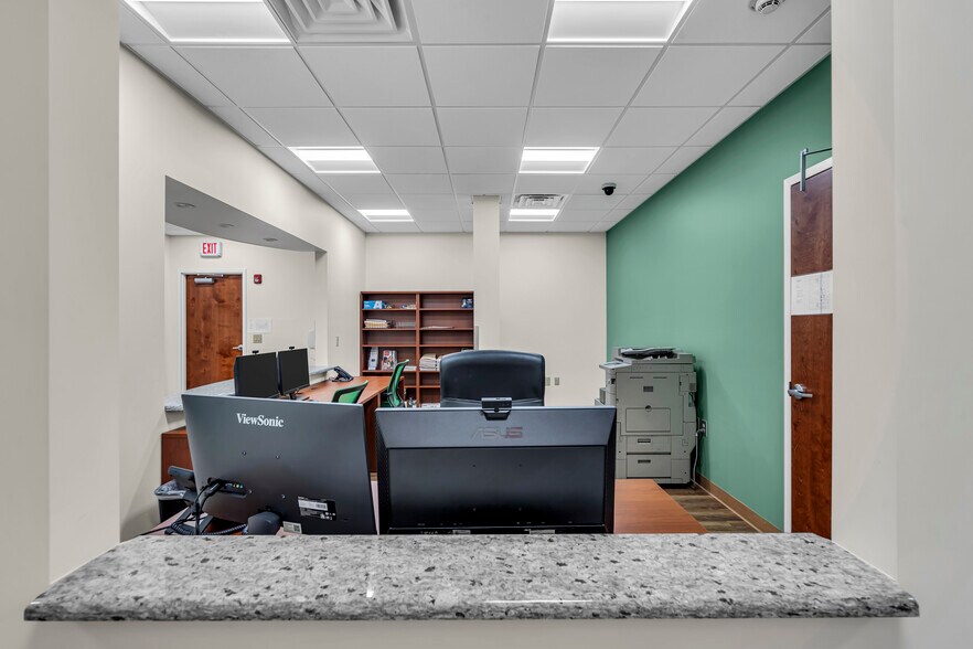 More Photos Of 500 Park Ave, Manalapan Township Medical For Lease
