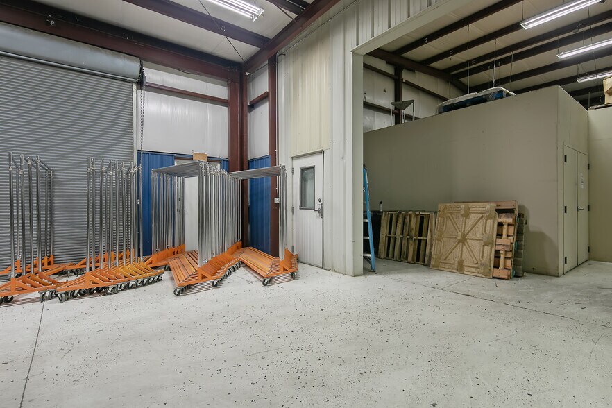 More Photos Of 335-337 McMillan St, Fayetteville Warehouse For Sale