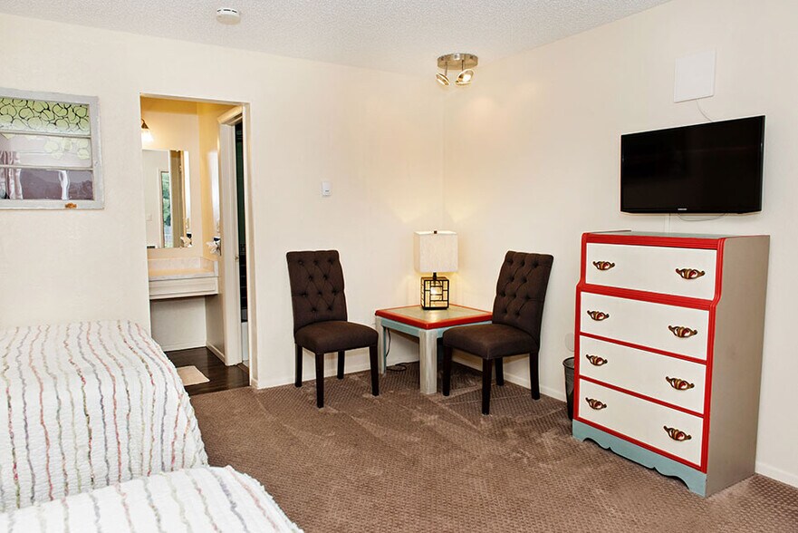 More Photos Of 56 El Paso Blvd, Manitou Springs Hotel For Sale