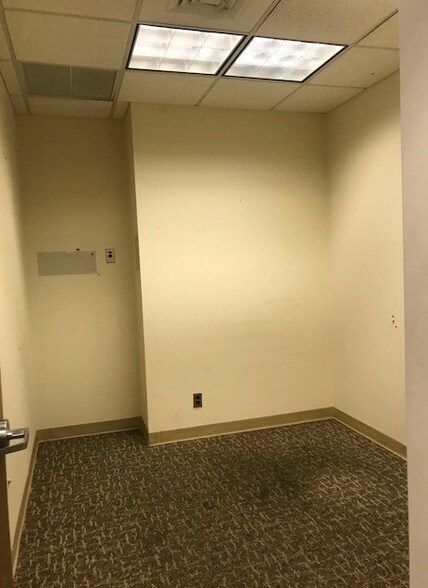 More Photos Of 1615 Northern Blvd, Manhasset Office For Lease