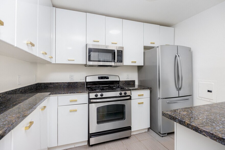 More Photos Of 7230 Franklin Ave, Los Angeles Apartments For Sale