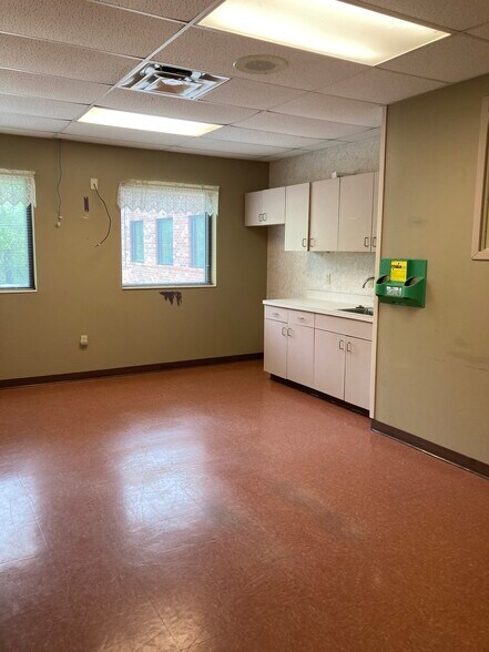 More Photos Of 1916 Boggs Creek Rd, Jefferson City Medical For Sale