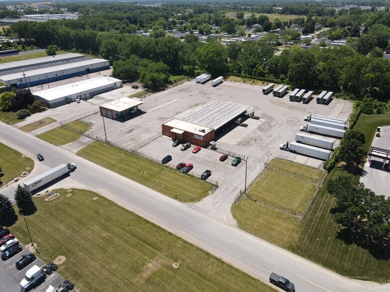 Primary Photo Of 5657 Enterprise Blvd, Toledo Truck Terminal For Lease
