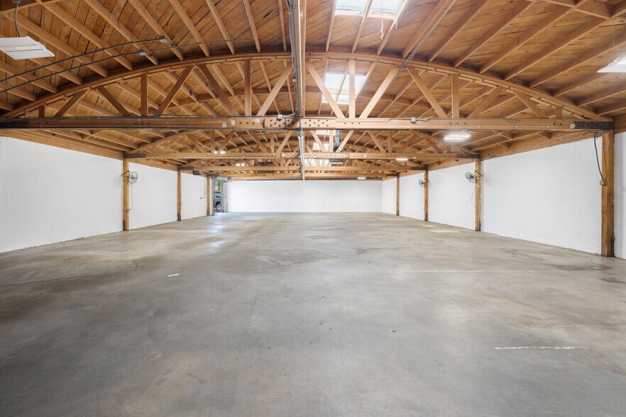More Photos Of 821 W Olive St, Inglewood Warehouse For Lease