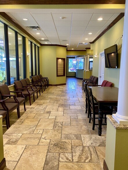 More Photos Of 473 S Indiana Ave, Englewood Coworking Space