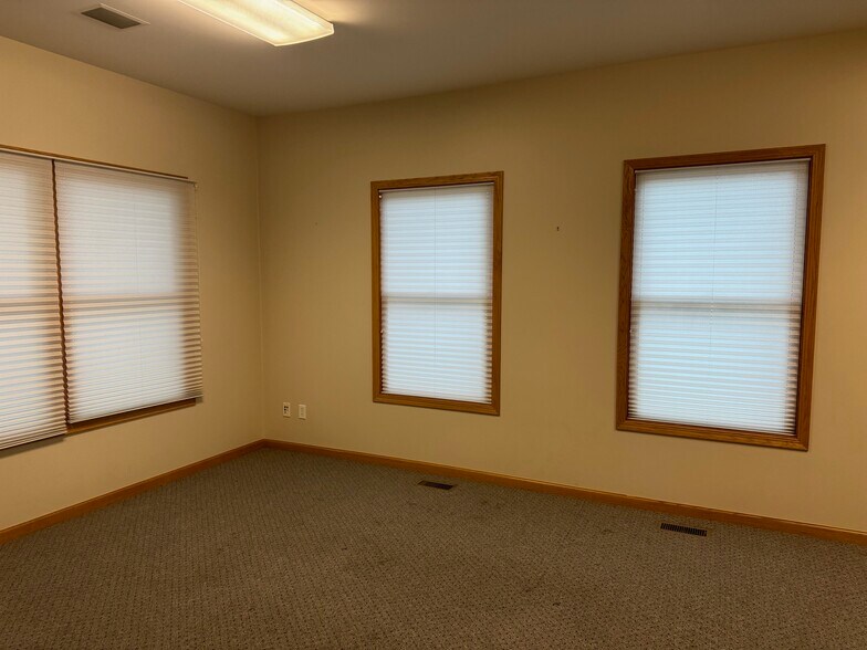 More Photos Of 3300 Commerce Dr, Dekalb Medical For Lease