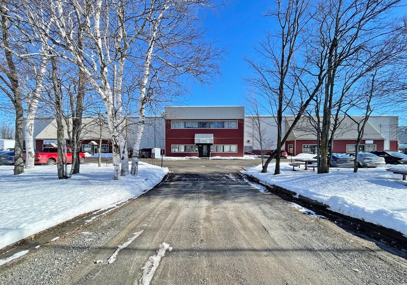 Primary Photo Of 731-751 Rue De Saint-Romuald, Lévis Manufacturing For Lease