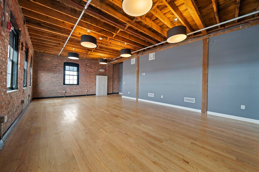 More Photos Of 12-16 Ericsson St, Boston Warehouse For Lease
