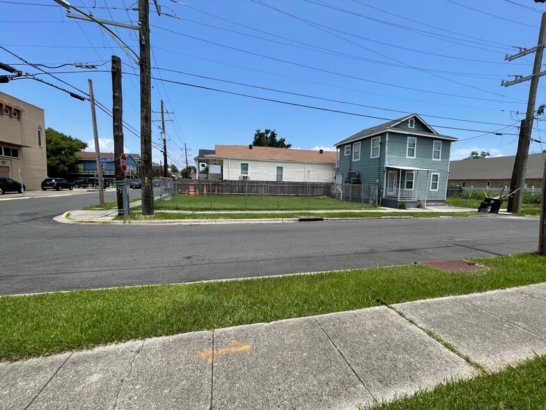 More Photos Of 2400 Delachaise St, New Orleans Specialty For Sale
