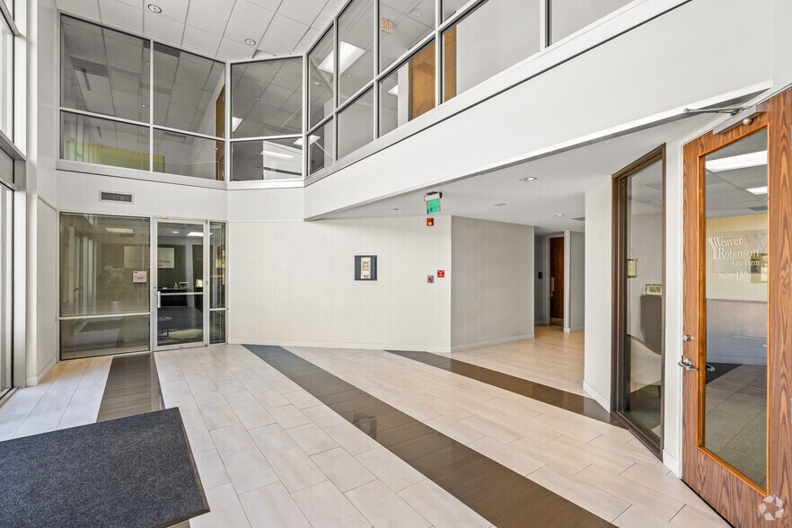 More Photos Of 1112 E Copeland Rd, Arlington Office For Lease