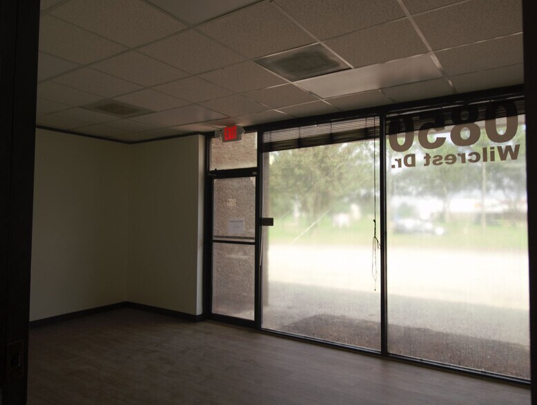 More Photos Of 10850 Wilcrest Dr, Houston Light Distribution For Lease