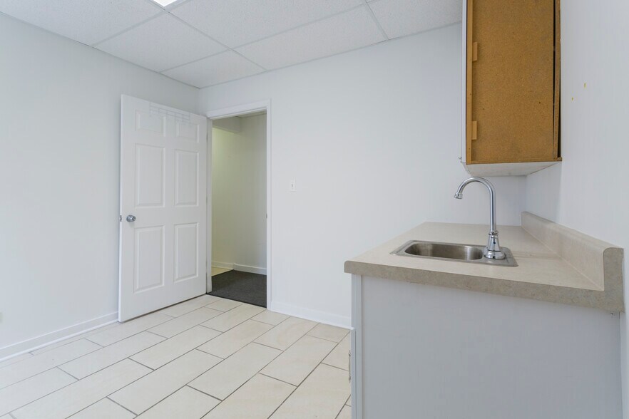 More Photos Of 1835 N 19th Ave, Melrose Park Medical For Lease