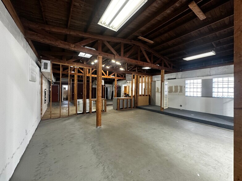 More Photos Of 438 Lake Ave, Saint James Storefront For Lease