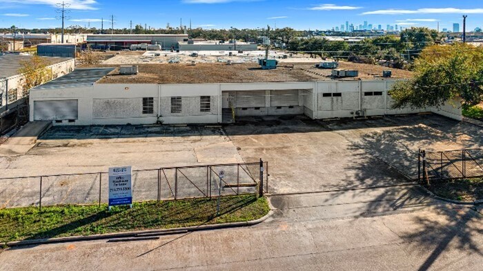 More Photos Of 6880 Wynnwood Dr, Houston Warehouse For Lease
