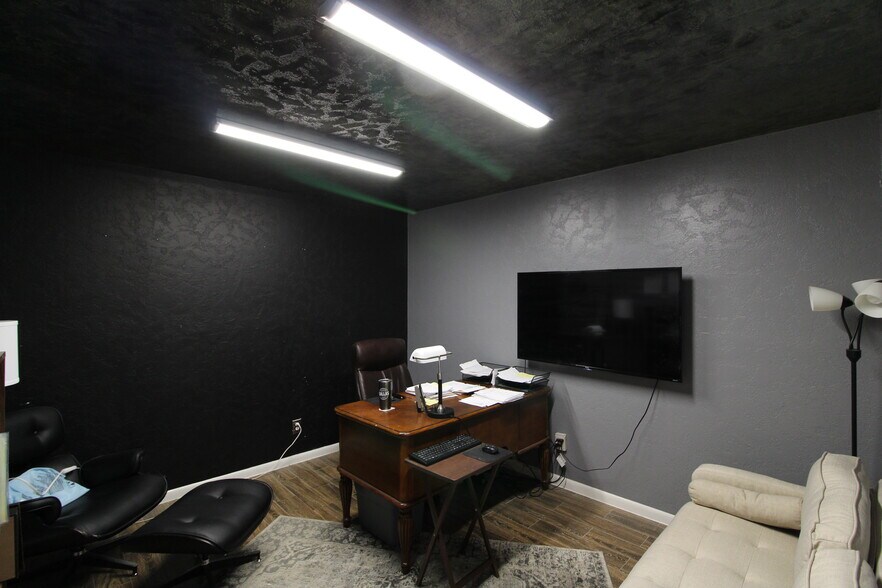 More Photos Of 1221 W University Blvd, Odessa Medical For Sale